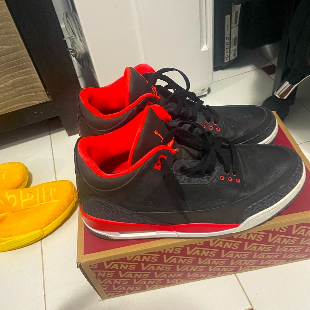 Air Jordan’s 3 retro crimson !!!